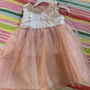 Beautiful dress worn once. Great condition.